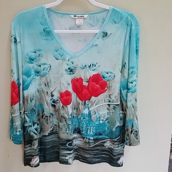 Nygard Collection Tops - Nygard Collection v-neck top! Size 0X